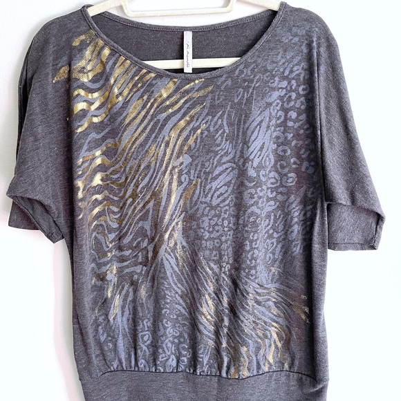 Jersey Top Blouse in Animal Print with Metallic Gold and Raglan Bat Half Sleeve - Picture 2 of 6